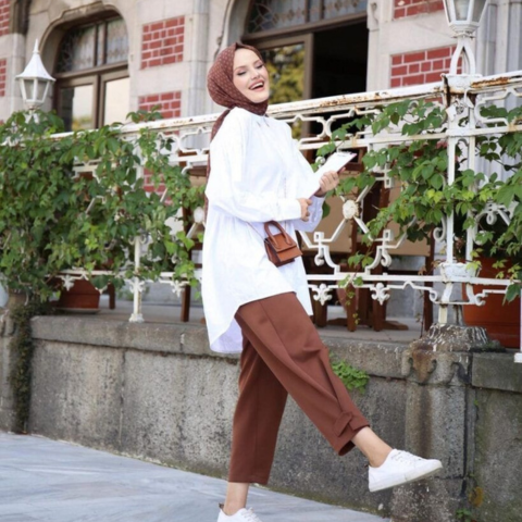Pantalon cigarette à revers